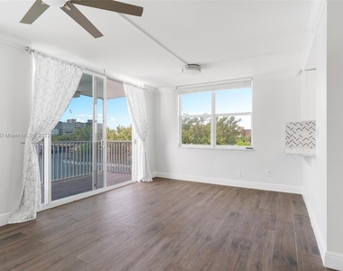 1505 N Riverside Drive - Photo Thumbnail 5