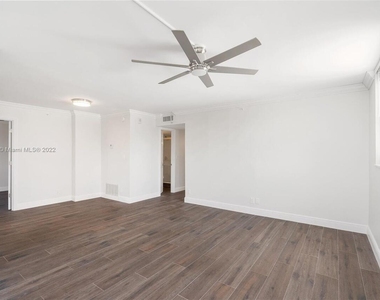 1505 N Riverside Drive - Photo Thumbnail 4