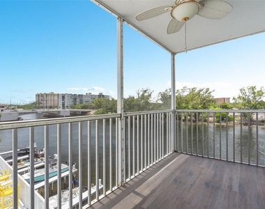 1505 N Riverside Drive - Photo Thumbnail 2