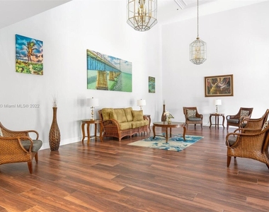 1505 N Riverside Drive - Photo Thumbnail 20