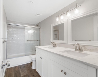 1505 N Riverside Drive - Photo Thumbnail 13