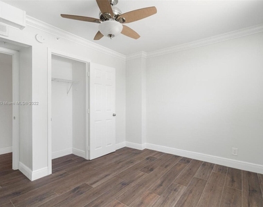 1505 N Riverside Drive - Photo Thumbnail 16