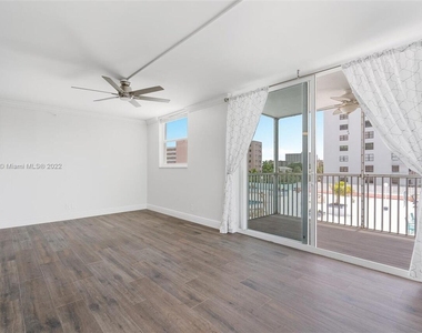 1505 N Riverside Drive - Photo Thumbnail 7