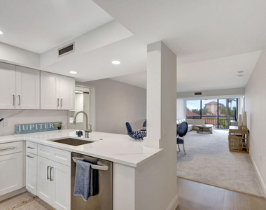 501 S Seas Drive - Photo Thumbnail 7