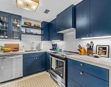 226 Brazilian Avenue - Photo Thumbnail 6