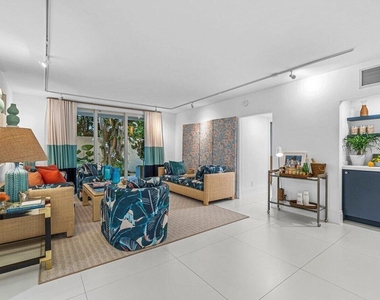 226 Brazilian Avenue - Photo Thumbnail 4