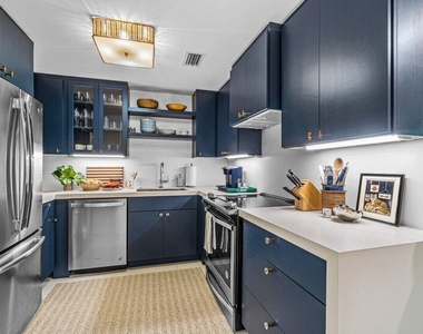 226 Brazilian Avenue - Photo Thumbnail 5