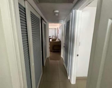 1001 S Riverside Drive - Photo Thumbnail 3