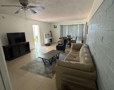 1001 S Riverside Drive - Photo Thumbnail 5