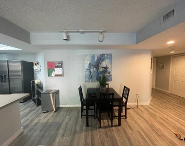 2131 Se 10th Avenue - Photo Thumbnail 3
