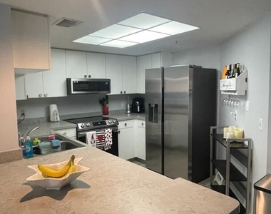 2131 Se 10th Avenue - Photo Thumbnail 2