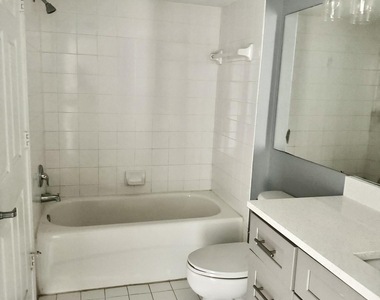 1670 N 42nd Circle - Photo Thumbnail 5