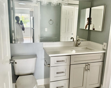 1670 N 42nd Circle - Photo Thumbnail 4