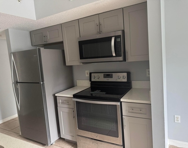 1670 N 42nd Circle - Photo Thumbnail 6
