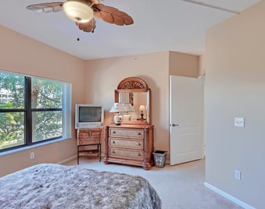 800 Uno Lago Drive - Photo Thumbnail 32