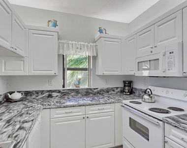800 Uno Lago Drive - Photo Thumbnail 8