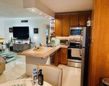 1150 Nw 30th Court Nw - Photo Thumbnail 5