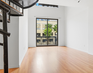801 S Olive Avenue - Photo Thumbnail 2