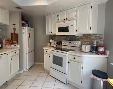 13 Uno Lago Drive - Photo Thumbnail 9