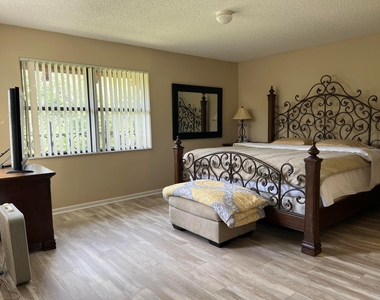 13 Uno Lago Drive - Photo Thumbnail 10
