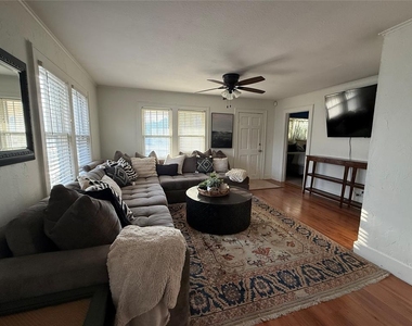 4900 N College Avenue - Photo Thumbnail 8