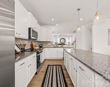 1018 Fairway Green Lane - Photo Thumbnail 3