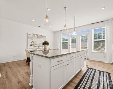 1018 Fairway Green Lane - Photo Thumbnail 8