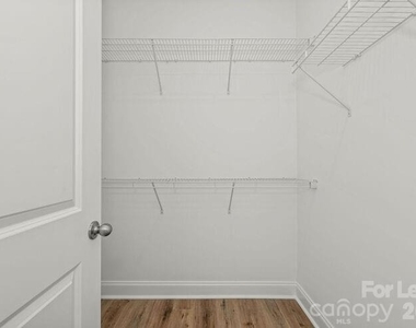 1018 Fairway Green Lane - Photo Thumbnail 16