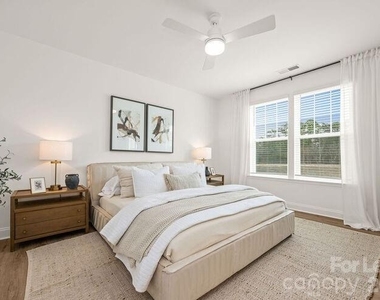 1018 Fairway Green Lane - Photo Thumbnail 13