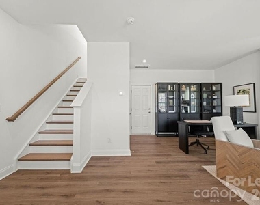1018 Fairway Green Lane - Photo Thumbnail 11