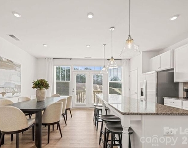 1018 Fairway Green Lane - Photo Thumbnail 2