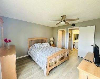 408 Pine Glen Lane - Photo Thumbnail 8