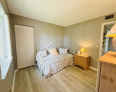 408 Pine Glen Lane - Photo Thumbnail 16