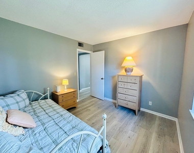 408 Pine Glen Lane - Photo Thumbnail 15