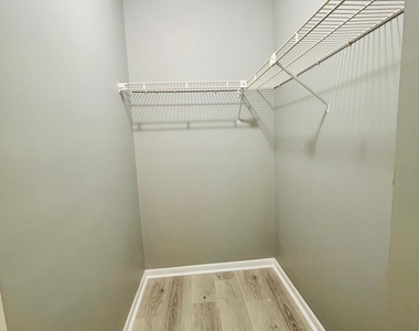 408 Pine Glen Lane - Photo Thumbnail 17