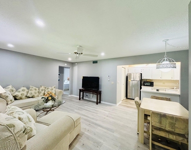 408 Pine Glen Lane - Photo Thumbnail 2
