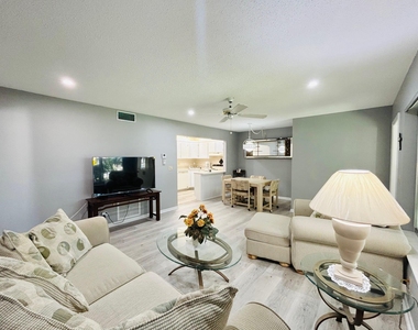408 Pine Glen Lane - Photo Thumbnail 5