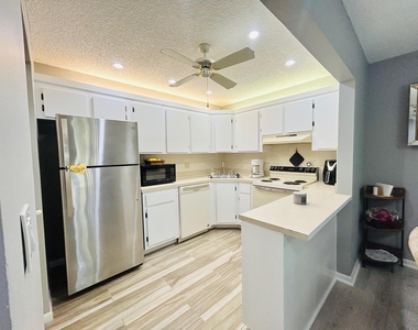 408 Pine Glen Lane - Photo Thumbnail 3