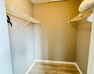 408 Pine Glen Lane - Photo Thumbnail 10