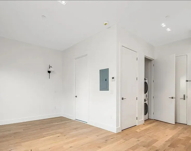 58 Vanderbilt Avenue - Photo Thumbnail 5