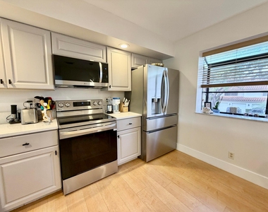 7935 La Mirada Drive - Photo Thumbnail 7