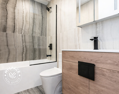 107 Moore Street - Photo Thumbnail 2