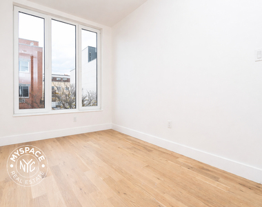 107 Moore Street - Photo Thumbnail 6