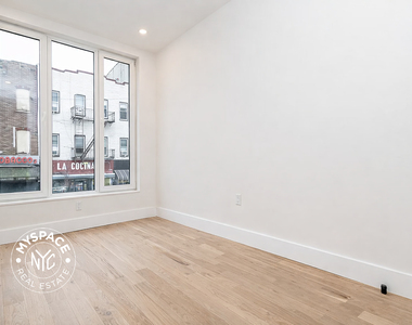 107 Moore Street - Photo Thumbnail 4