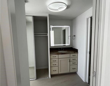 700 E Ocean - Photo Thumbnail 43