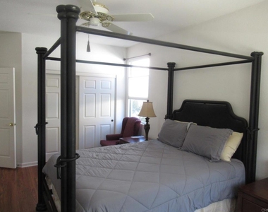 6033 Patmos Way - Photo Thumbnail 10
