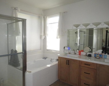 6033 Patmos Way - Photo Thumbnail 11