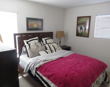 6033 Patmos Way - Photo Thumbnail 26