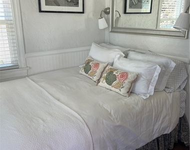 227 Apolena Avenue - Photo Thumbnail 10