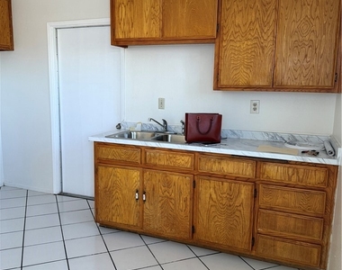 16230 Sequoia Street - Photo Thumbnail 3